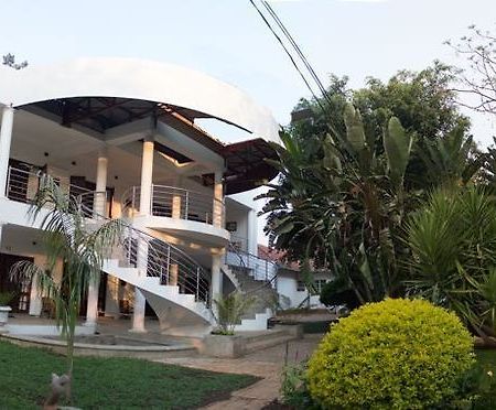 בולוואיו Motsamai Guest Lodge מראה חיצוני תמונה